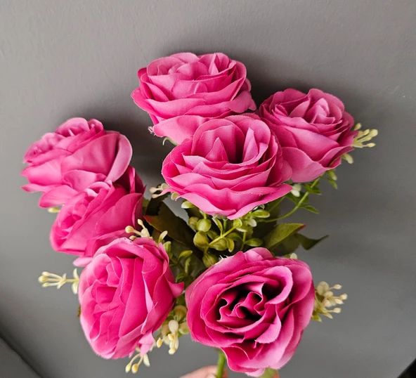 7 Kafalı Şimşir Aranjmanlı Gül Kurusu GÜL Demeti Buket Gül Vazo Saksı Dekor aranjman çiçeği ürün görseli