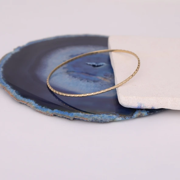 925 Ayar Altın Mikron Kaplama Desenli Ajda Gümüş Bilezik - BV00104 ürün görseli 1