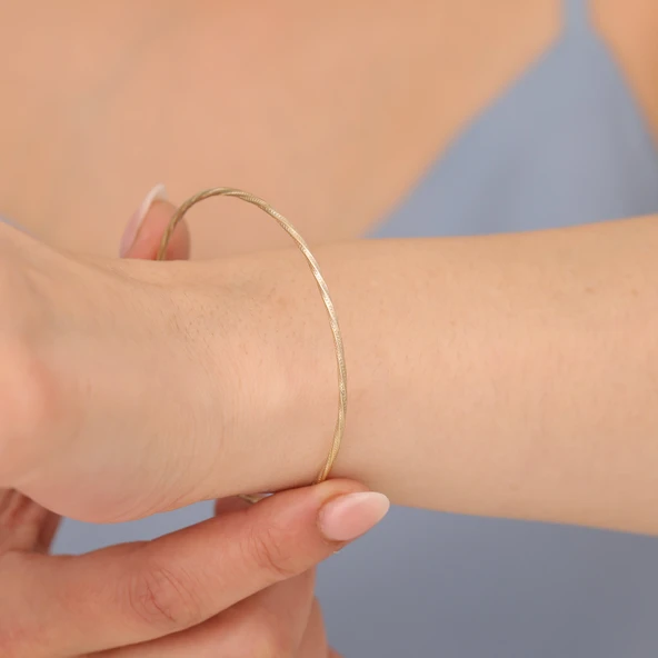 925 Ayar Altın Mikron Kaplama Burgulu Ajda Gümüş Bilezik - BV00103 - Resim 2