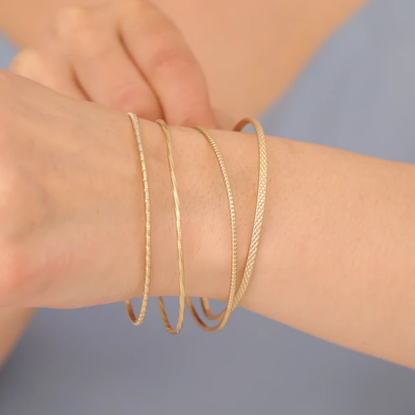 925 Ayar Altın Mikron Kaplama Burgulu Ajda Gümüş Bilezik - BV00103 - Resim 3