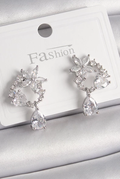 Pirinç Gümüş Renk Zirkon Taşlı Çiçek Model Sallantı Damla Detay Kadın Küpe - EBJ241228W30213 ürün görseli