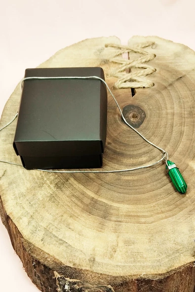 Malahit Doğal Taşı Zincirli El Yapımı Tasarımlı Kolye Uç: 3,5 cm Zincir: 20 cm Kutulu - Resim 3