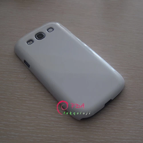 Galaxy S3 i9300 ile Uyumlu Sert Kauçuk Kılıf (Parlak) Beyaz Renk - Resim 2