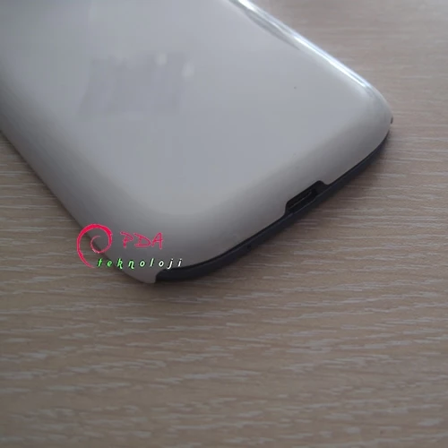 Galaxy S3 i9300 ile Uyumlu Sert Kauçuk Kılıf (Parlak) Beyaz Renk - Resim 4