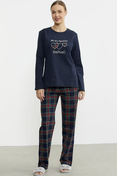 Nakış Detaylı Ekose Pijama Takım - Lacivert