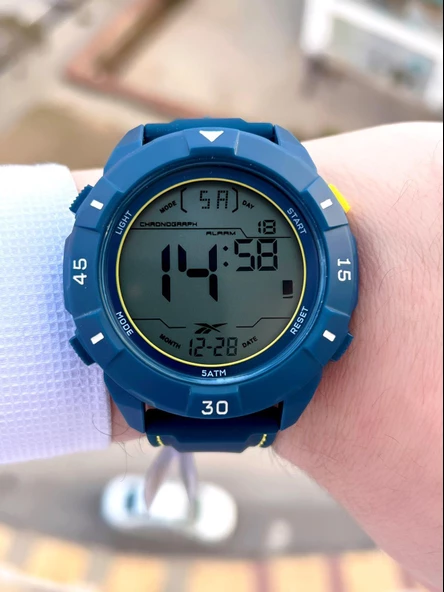 Reebok Silikon Kordon 50 Mt Suya Dayanıklı Dijital Seri Büyük Kasa Spor Erkek Kol Saati RV.PBIG-BG04 - Resim 3