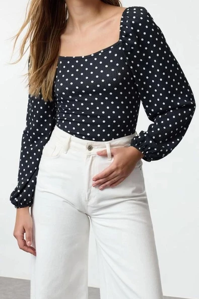 Kadın Crop Balon Kol Regular Kalıp Örme Puantiyeli Fitted Vücuda Oturan Bürümcük Dokulu Bluz - 3
