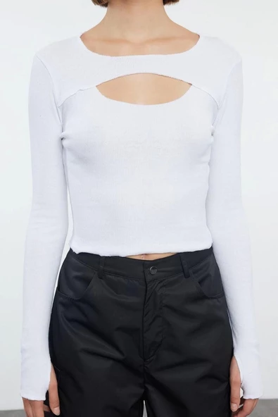 Kadın Crop Bisiklet Yaka Slim Kalıp Örme 2li Cut Out Detaylı Fitted Vücuda Oturan Fitilli Esnek Bluz