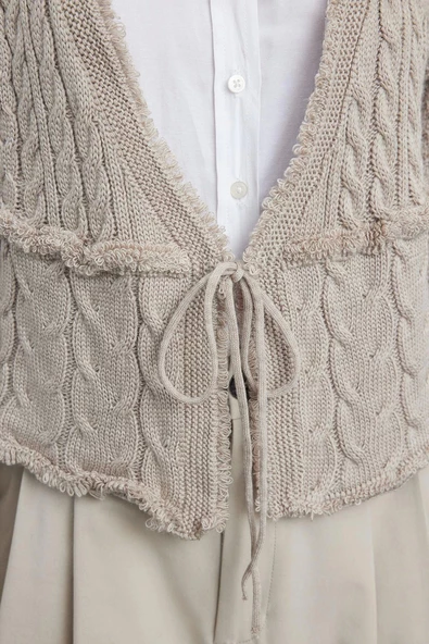 Kadın Moda Şık Crop V Yaka Regular Crop Bağlama Detaylı Triko Hırka - 4
