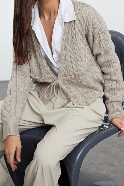 Kadın Moda Şık Crop V Yaka Regular Crop Bağlama Detaylı Triko Hırka - 2