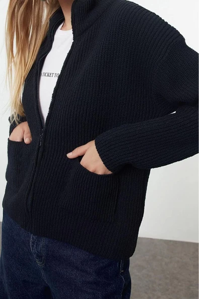 Kadın Moda Regular Dik Yaka Oversize Geniş Kalıp Yumuşak Dokulu Cep Detaylı Triko Hırka - 3