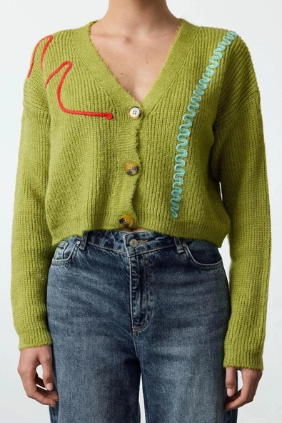 Kadın Moda Şık Crop V Yaka Regular Crop Yumuşak Dokulu Nakış Detaylı V Yaka Triko Hırka