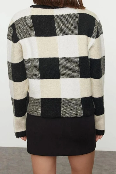 Kadın Moda Şık Regular Bisiklet Yaka Regular Yumuşak Dokulu Mont Görünümlü Triko Hırka - 5