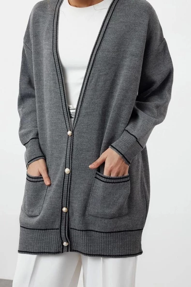 Kadın Tesettür Moda Şık Regular V Yaka Uzun Kol Renk Bloklu İnci Düğmeli Biyeli Oversize Triko Hırka - 3