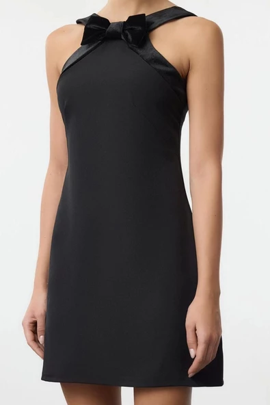 Kadın Moda Şık Mini Boy Halter Yaka Fitted A-Kesim Fiyonk Detaylı Dokuma Kısa Elbise