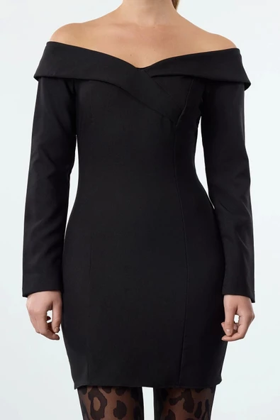 Kadın Moda Şık Mini Boy Carmen Yaka Fitted Vücuda Oturan Dokuma Kısa Elbise
