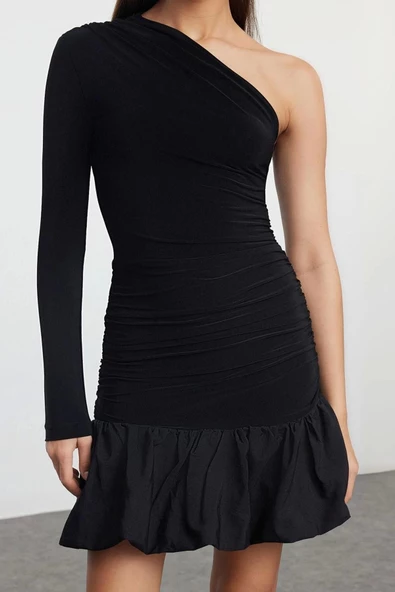 Kadın Moda Mini Boy Asimetrik Yaka Fitted Tek Kol Balon Etek Detaylı Dokuma Kısa Abiye Elbise