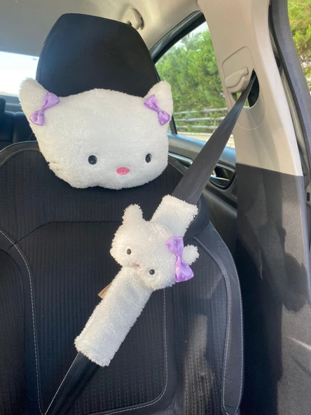 Hello Kitty Kedi Araba Boyun Yastığı Ve Emniyet Kemeri Peluş Kılıf Seti (1 YASTIK VE 1 KILIF)