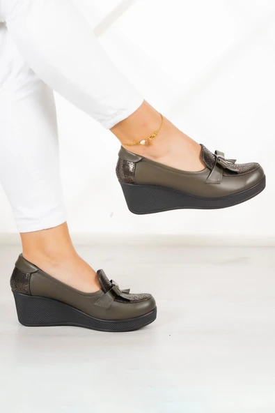 Erkan Saçmacı Emma Haki Yılan Hakiki Dana Derisi Fiyonklu Yuvarlak Burun Dolgu Topuklu Günlük Ayakkabı - Resim 3