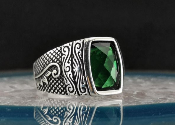 Özel İşlemeli Yeşil Zirkon Taşlı 925 Ayar Gümüş Yüzük ürün görseli