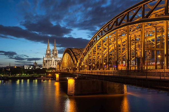 Köln Katedrali ve Hohenzollern Köprüsü Manzaralı Duvar Kağıdı - 7