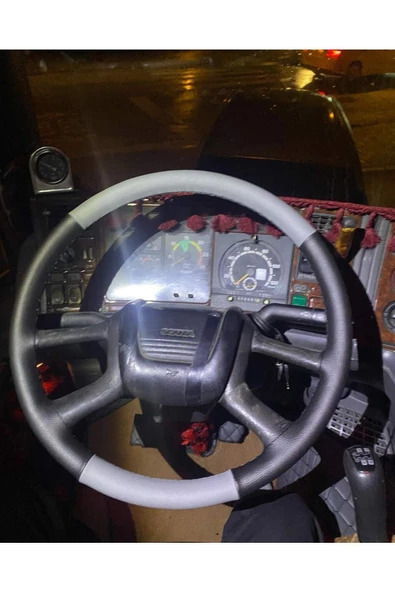 DİKİŞLİ DİREKSİYON KILIFI GRİ SİYAH-SİYAH DİKİŞLİ SCANIA TIR İÇİN ürün görseli