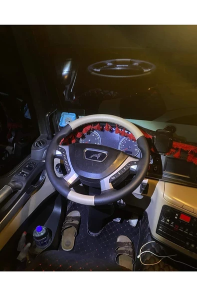 DİKİŞLİ DİREKSİYON KILIFI SİYAH/BEJ DERİ SİYAH DİKİŞLİ MAN KAMYON TIR İÇİN ürün görseli