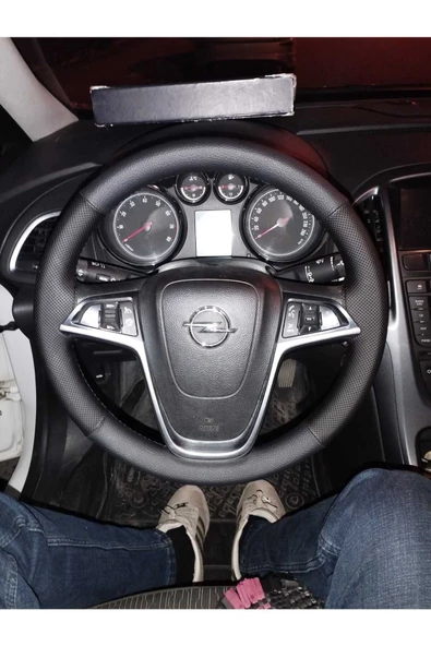 DİKİŞLİ DİREKSİYON KILIFI DAMARLI NOKTALI DERİ SİYAH DİKİŞLİ OPEL ASTRA İÇİN ürün görseli