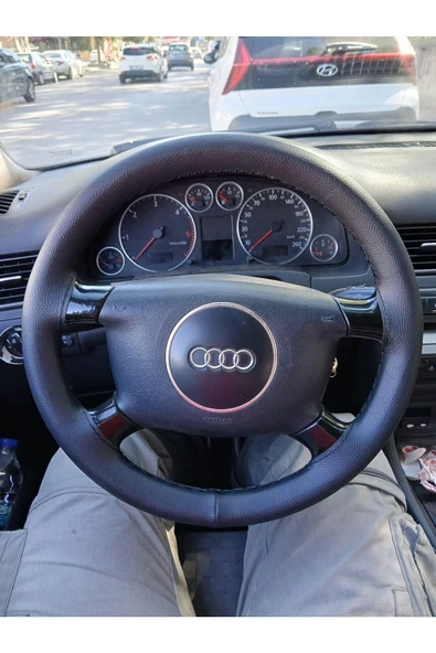 DİKİŞLİ DİREKSİYON KILIFI DAMARLI SİYAH DERİ SİYAH DİKİŞLİ AUDİ A6 İÇİN ürün görseli