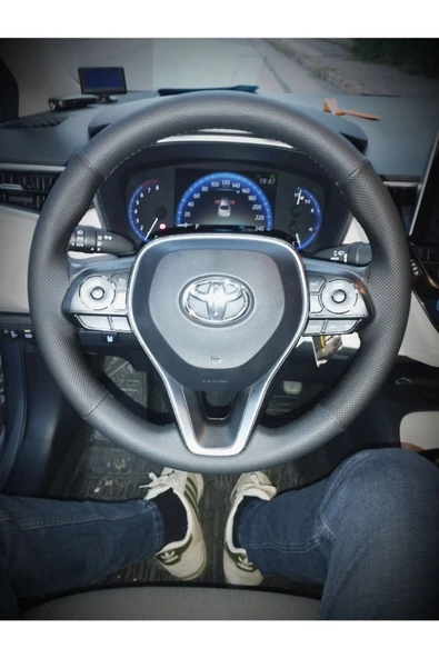 DİKİŞLİ DİREKSİYON KILIFI NOKTALI DAMARLI DERİ SİYAH DİKİŞLİ TOYOTA COROLLA YENİ KASA İÇİN ürün görseli
