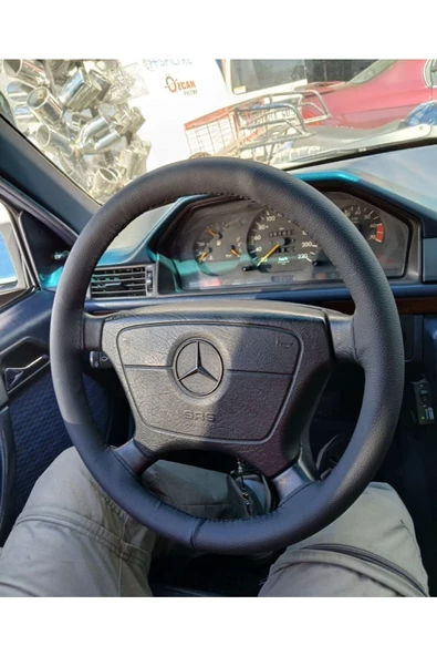 DİKİŞLİ DİREKSİYON KILIFI DAMARLI SİYAH DERİ SİYAH DİKİŞLİ E200 MERCEDES İÇİN ürün görseli