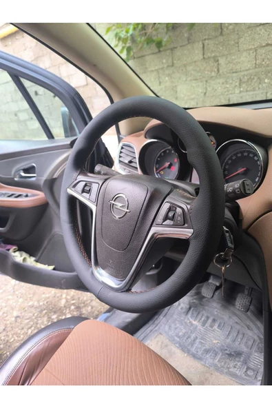DİKİŞLİ DİREKSİYON KILIFI SİYAH DERİ KAHVE DİKİŞLİ OPEL MOKKA İÇİN
