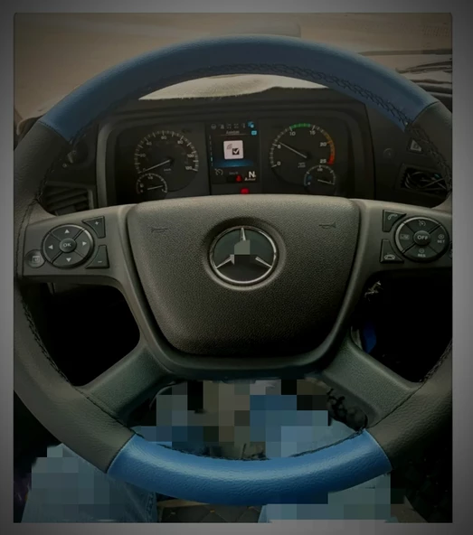 DİKİŞLİ DİREKSİYON KILIFI MAVİ/SİYAH DERİ SİYAH DİKİŞLİ MERCEDES TIR KAMYON İÇİN ürün görseli