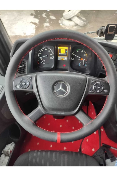 DİKİŞLİ DİREKSİYON KILIFI SİYAH DERİ KIRMIZI YÜZÜK KIRMIZI DİKİŞLİ MERCEDES TIR KAMYON İÇİN ürün görseli
