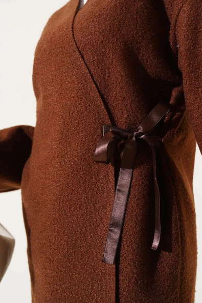 Önü Kurdeleli Buklet Ceket Kahve - Resim 4