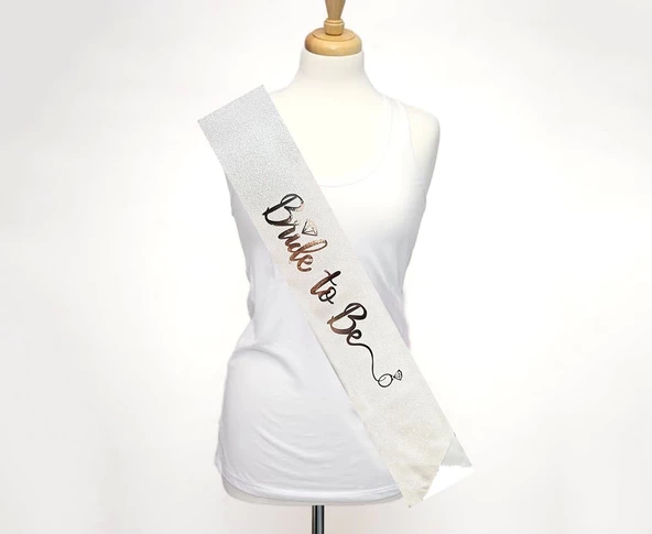 Beyaz Üzeri Gümüş İtalik Alyanslı Bride To Be Yazılı Simli Işıltılı Kuşak Kemer 10 Cm Genişlik ürün görseli