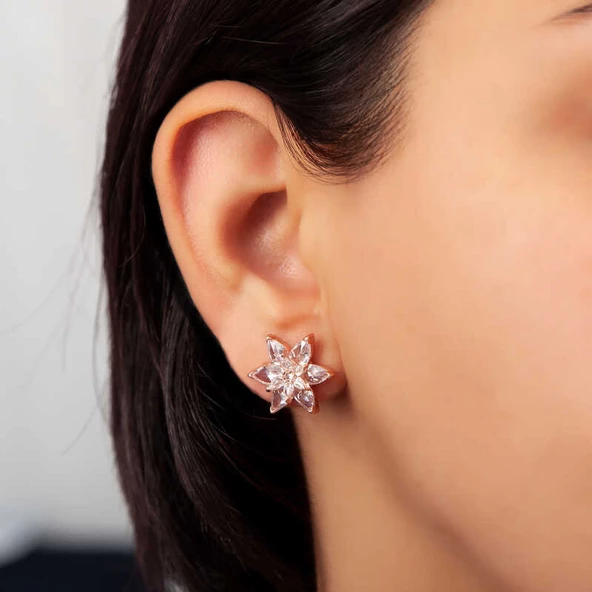 Gümüş Rose Beyaz Lotus Çiçeği Çivili Kadın Küpe SL5364 ürün görseli