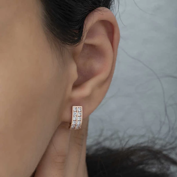 Gümüş Çift Sıra Beyaz Taşlı J Kadın Küpe SL5091 - Resim 3