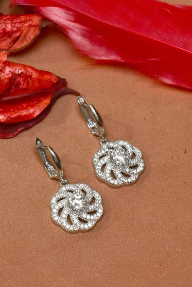 925 Ayar Gümüş Parıltılı Zirkon Taşlı Çiçek Model Kadın Küpe - Resim 2