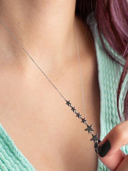 Kayan Yıldızlar Siyah Zirkon Taşlı Sallantılı Gümüş Kadın Kolye - Resim 2