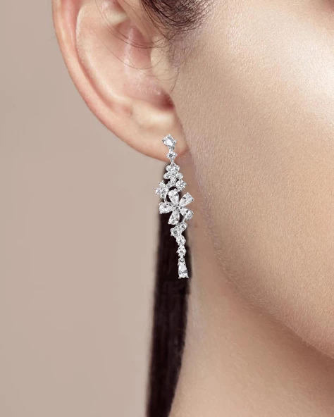 Beyaz Taşlı Pırlanta Model Çiçek Demeti Sallantılı Kadın Gümüş Küpe - 2