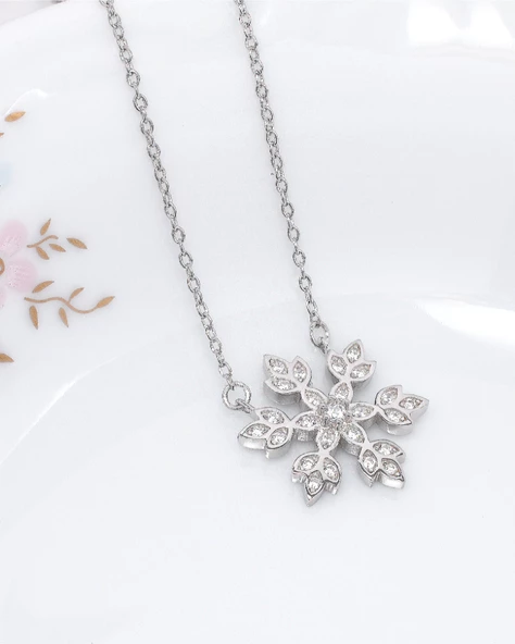 Diamond Seri Işıltılı Kar Tanesi Snowflake Kadın Gümüş Kolye - Resim 2