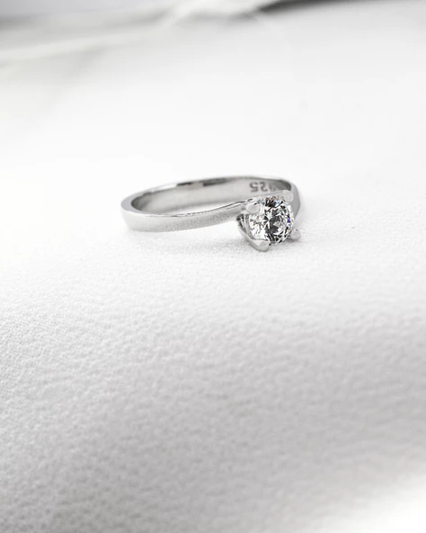 Swarovski Zirconia Taşlı Tektaş Zarafet Kadın Yüzük - 3