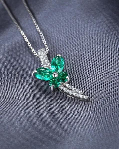 Zümrüt Taşlı Işıltılı Diamond Fiyonk Kelebek Kadın Gümüş Kolye - 2