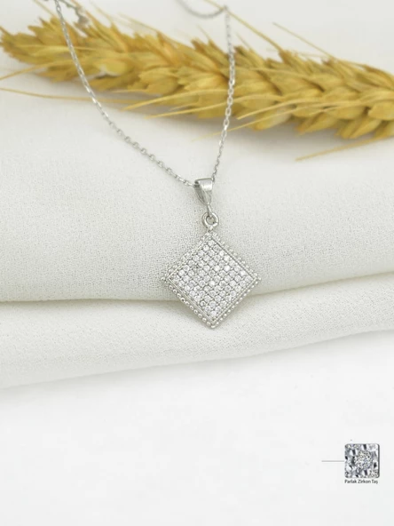 Timeless Series Zirkon Taşlı Gümüş Işıltılı Kare Kolye - Resim 3