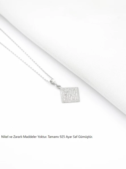 Timeless Series Zirkon Taşlı Gümüş Işıltılı Kare Kolye - Resim 2