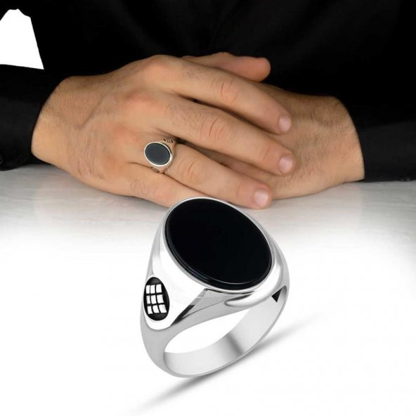 Şık Tasarımlı Oval Siyah Oniks Taşlı 925 Ayar Gümüş Yüzük ürün görseli