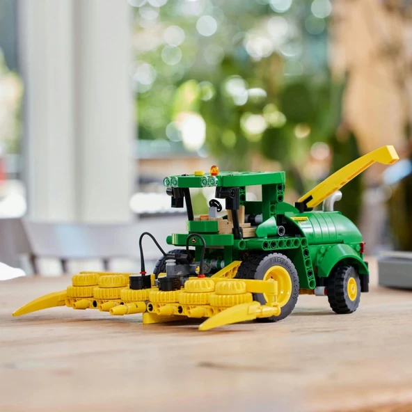 Nessiworld LEGO Technic John Deere 9700 Forage Harvester 42168