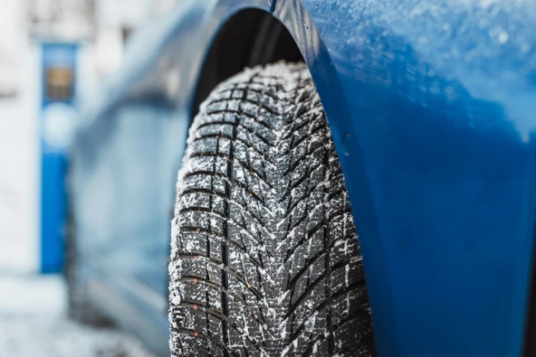 GOODYEAR 215/55R16 93H  Ultra Grip Performance 3 Üretim Yılı: 2023