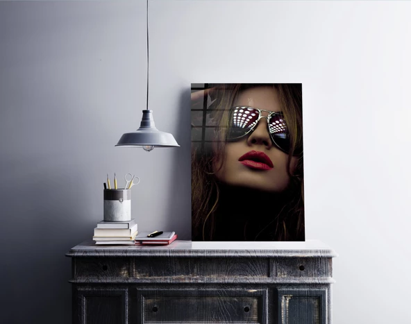 Güneş Gözlüklü Kırmızı Rujlu Kadın Cam Tablo | Hediyelik, Dekoratif, Ofis, Mutfak - 5